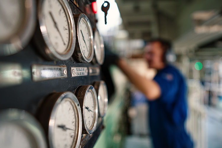 Tenue du Contrleur en maintenance navale de la douane