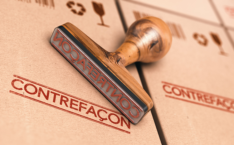 Que fait l'Agent poursuivant des douanes ?